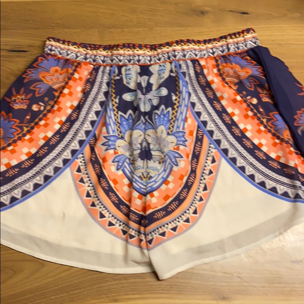 Chiffon Patterned Shorts - Picture 2 of 5